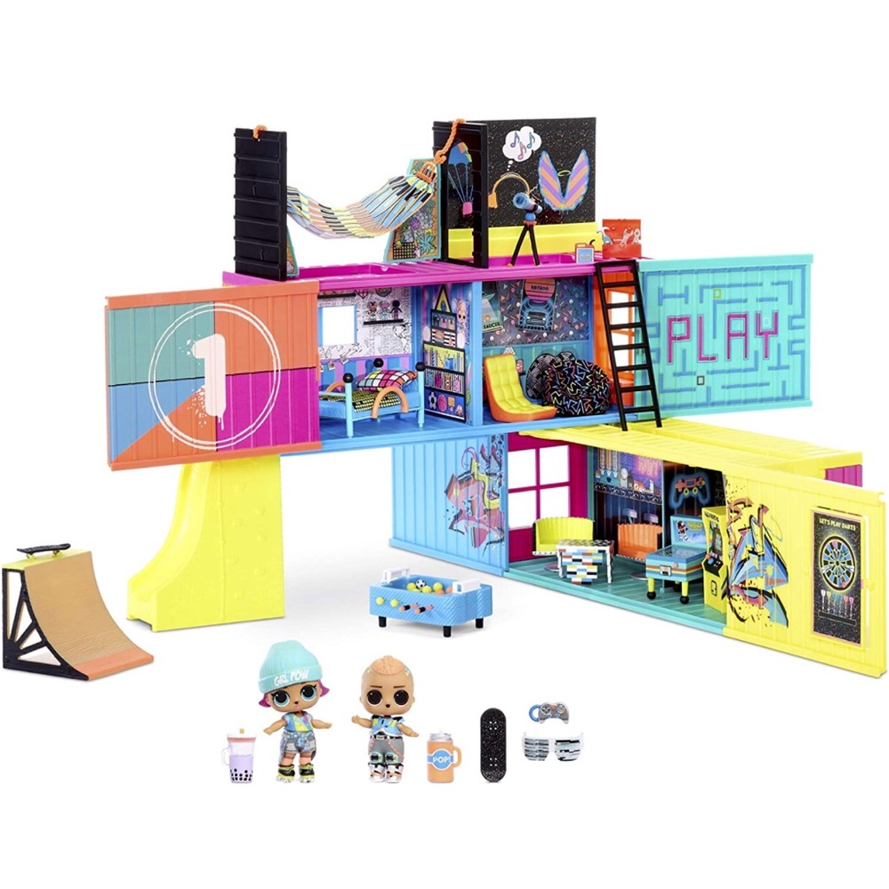 LOL Surprise clubhouse. Includes LOL Dolls and extra accessories